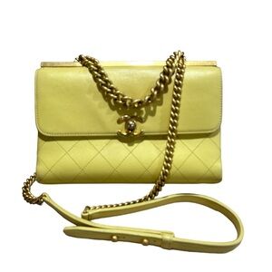 CHANEL
Trendy CC Flap leather handbag
Good condition